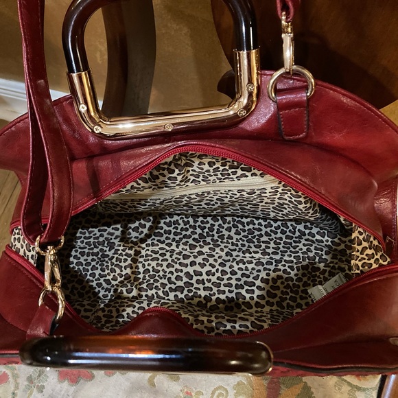 Faux ostrich print handbag with detachable strap - Picture 3 of 5
